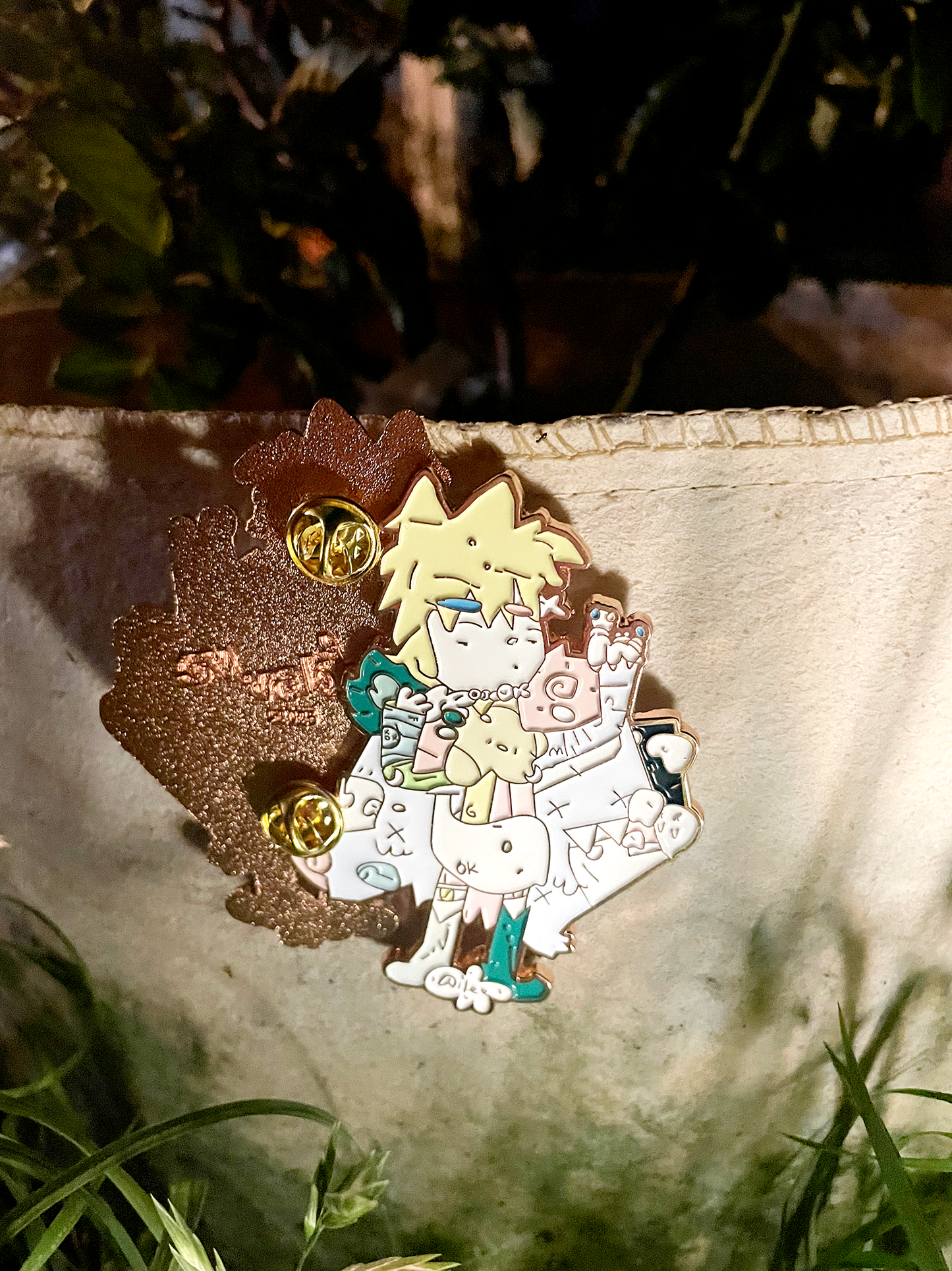𝙰𝚒𝚕𝚎𝚎 - 𝚂𝚙𝚘𝚘𝚔𝚢 𝚁𝚘𝚜𝚎 𝙶𝚘𝚕𝚍  Soft Enamel Pin