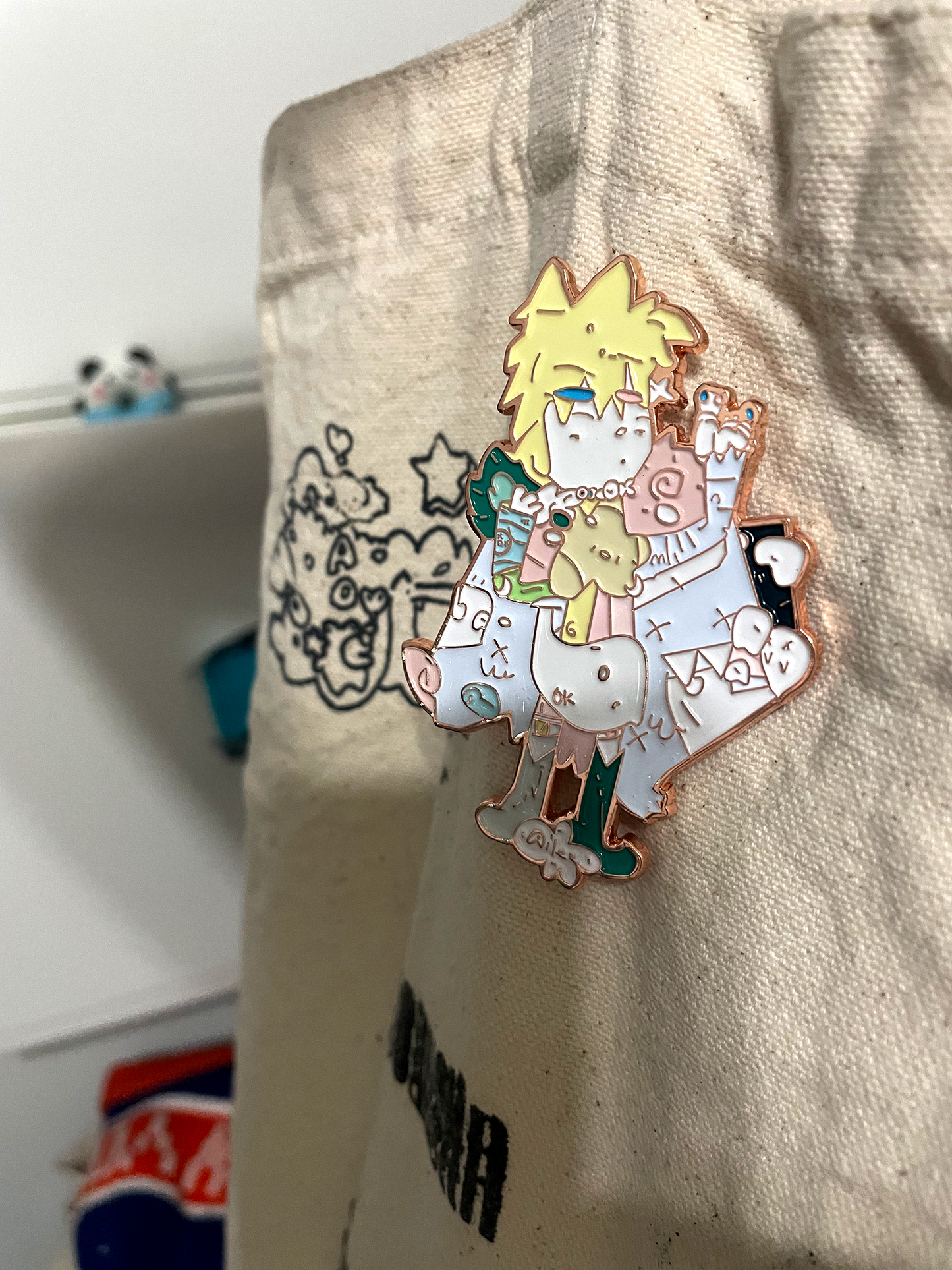 𝙰𝚒𝚕𝚎𝚎 - 𝚂𝚙𝚘𝚘𝚔𝚢 𝚁𝚘𝚜𝚎 𝙶𝚘𝚕𝚍  Soft Enamel Pin