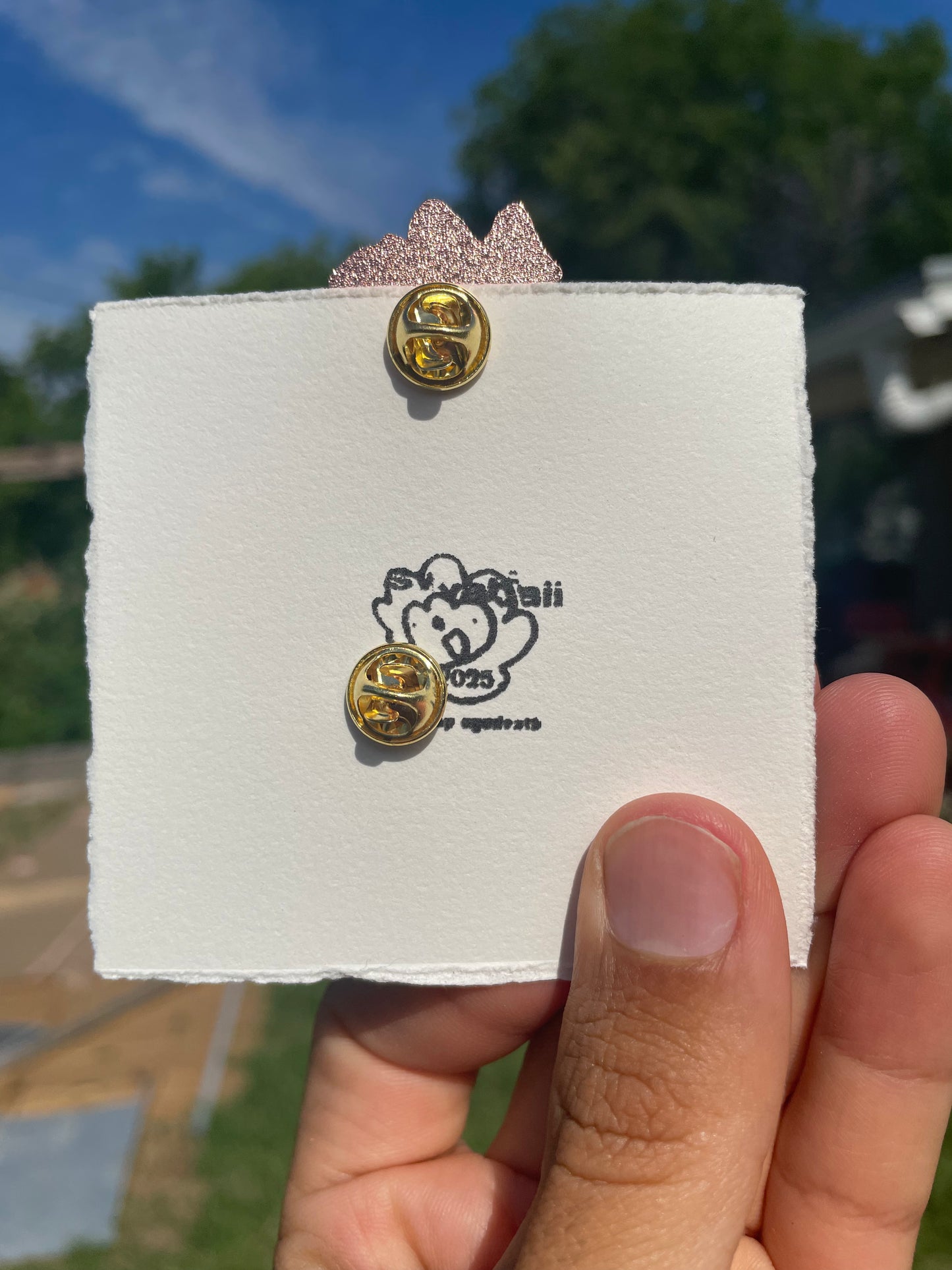 𝙰𝚒𝚕𝚎𝚎 - 𝚂𝚙𝚘𝚘𝚔𝚢 𝚁𝚘𝚜𝚎 𝙶𝚘𝚕𝚍  Soft Enamel Pin